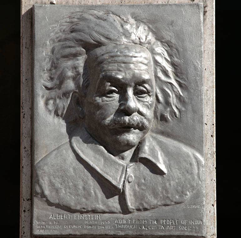 Albert Einstein relief